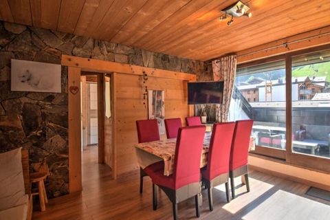 Dit charmante appartement van 65 m², gelegen op de 3e verdieping van een gebouw in het hart van Morzine, biedt een comfortabel en uniek verblijf voor maximaal 6 personen. Het beschikt over een ruime woonkamer met banken en fauteuils, een eetkamer met...