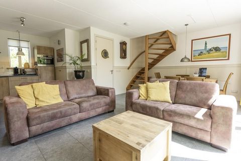 Freistehendes Ferienhaus für 6 Personen in fußläufiger Entfernung zum Strand des Badeortes De Koog! De Koog ist der angesagteste Ort auf der schönen Insel Texel. Nur die Dünen trennen das Dorf vom breiten Sandstrand und dem Meer. Im gemütlichen Zentr...