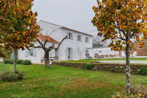 Imagínese viviendo en una propiedad única, donde la serenidad del campo se encuentra con el encanto del río Tietê. Esta impresionante masía ofrece una casa de 5 dormitorios completamente restaurada hace 6 años, con amplias zonas luminosas, llenas de ...