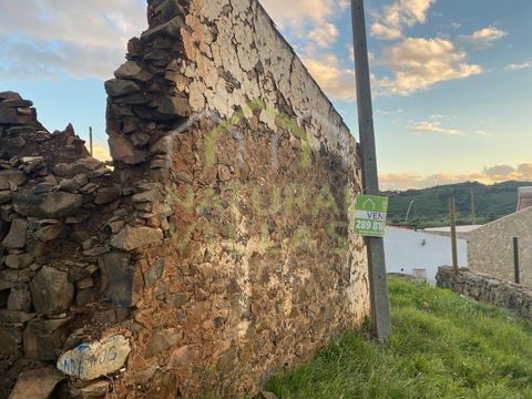 Entdecken Sie den alten Charme wieder: Zwei Ruinen zum Restaurieren im Herzen von Conceição de Tavira Entdecken Sie die Authentizität und das Potenzial dieser beiden Ruinen in einem malerischen Dorf der Algarve, wo Ruhe und Lebensqualität garantiert ...