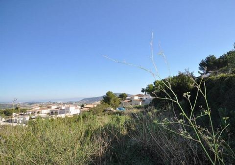 Bonita parcela para construir su propia villa Esta parcela está ubicada en Benimeit una urbanización conocida a pocos kilómetros de MorairaEs 1268 m² y tiene una vista al mar hermosaLa parcela es orientada al Norteoriente y es casi plano Es un lugar ...