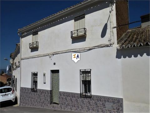 Esta propiedad tiene una hermosa vista del Castillo y está a solo 400 m a pie de la plaza principal y del ayuntamiento. Muy bien situado en la histórica ciudad de Alcaudete, en la provincia de Jaén de Andalucía, España, que está a aproximadamente 1 h...