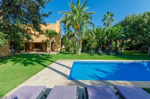 Wonderful house for 8 guests, with a private pool, and at only 350 meters from Cala Bona beach. This fantastic urbanization house offers such dreamy exteriors. Immersed in a lush green garden, there is a chlorine private pool, 10 m x 4 m large and 1....