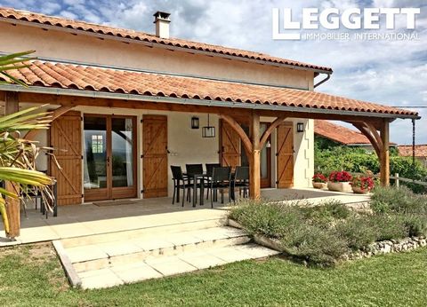 A20203LS16 - This spacious, recently built property offers generous double height lving space and bedroom plus further accommodation in the pigeonnaire. It is situated in a quiet hamlet only 5kms from the village of Aubeterre Sur Dronne, one of the p...