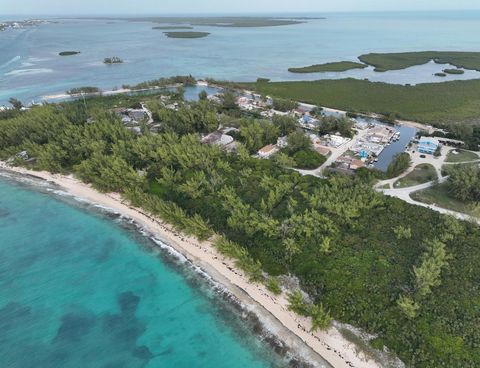 --- sueño de un inversor---. Cresta Sampson Una oportunidad ideal para poseer cuatro lotes unifamiliares que abarcan 120,125 pies cuadrados en 2.758 acres de tierra frente al mar sin desarrollar protegida por arrecifes de corte nativos. La exuberanci...