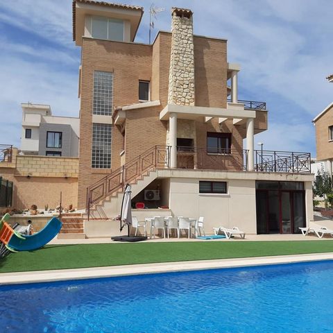 BEAUTIFUL VILLA IN LA NUCIA Beautiful villa with 4 bedrooms and 3 bathrooms, 2 living rooms, 2 fully equipped kitchens, basement, sauna, private garden with the parking, large pool and BBQ area. Villa build in 2018, has a plot of 700m2. Villa located...