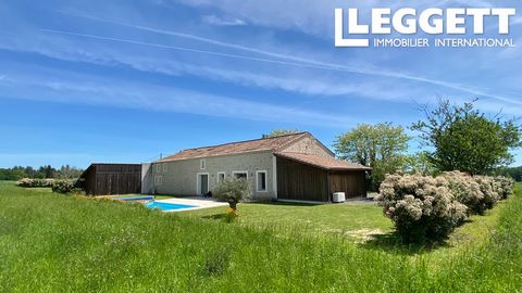 A20718CGA24 - A rare opportunity to acquire a set of 2 immaculate country houses linked by a large converted barn, offering 3 bedrooms each, with their own garage and private heated pool. Renovated to a high standard, with wood, stone and metal, they...