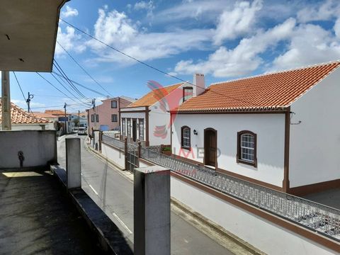 Property under construction, so you can complete the work to your liking, located in the center of the Parish of Porto Judeu. Intended for housing on the 1st floor with 2 bedrooms, toilet, living room and dining room in open-space, kitchen and storag...