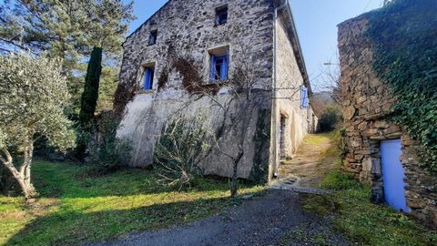 Lovely hamlet with no shop, 5 minutes drive from a small village with one shop, located 7 minutes drive from Olargues, 15 minutes from Mons la Trivalle, 30 minutes from Bedarieux, and an hour from Beziers. Super pretty country house with 145 m2 of li...
