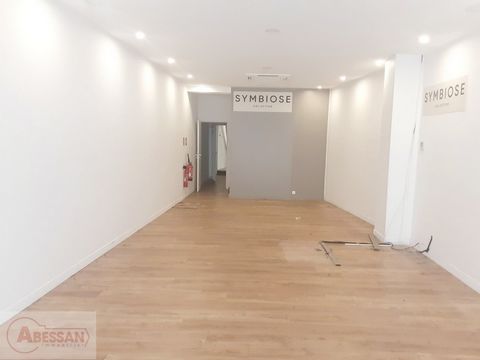Pas de Calais (62). For sale in Arras a building located in one of the most important shopping streets of the city. This property is currently unoccupied but its commercial surface and its location have attracted many well-known brands. Possibility o...