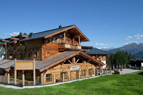 Dit appartement heeft 3 slaapkamers en is geschikt voor 6 personen. Ideaal voor gezinnen met kinderen. Het is gelegen op de grens van Salzburgerland en Tirol, op een sneeuwzekere hoogte van 1200 m. Je bevindt je op een unieke locatie, direct aan de p...