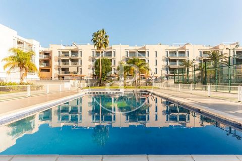 We present this magnificent apartment located in a residential block with a wide range of services, in a privileged natural environment just 5 minutes from Casablanca beach. The apartment has a spacious living room that connects directly to a terrace...