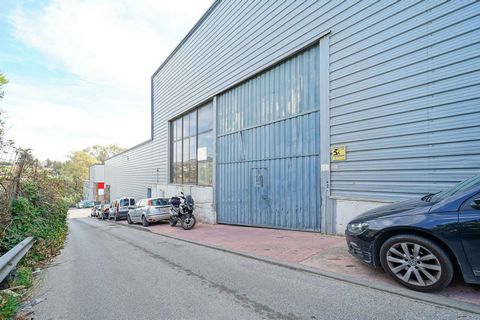 Industrial premises in Marbella for sale with hire-purchase option. Two industrial buildings in the La Ermita de Marbella industrial estate for sale, near the urban area. These two independently registered warehouses are for sale, one with 755m2 and ...