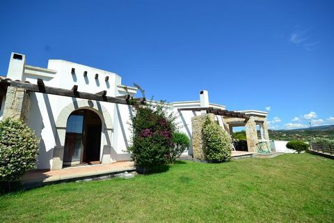 This simple villa in Alghero has 3 bedrooms and is ideal for a family or group of 8 looking for a memorable time. With a shared swimming pool to beat the heat and a shared garden to enjoy the sun, this villa has something for everyone. Alghero town i...