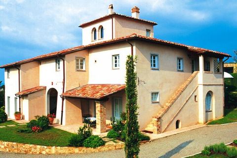 In the Borgo della Meliana holiday complex, in Gambassi Terme, two related facilities have been combined, each with its own communal outdoor pool and about 150 meters apart. All apartments are furnished in an elegant Tuscan style with terracotta floo...