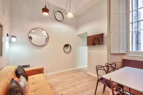 The city center and the Hôtel de Ville metro station are less than 4 minutes' walk from the apartment. Located at the foot of the Croix Rousse slopes, in a typical Lyon building, you will appreciate the tranquility and comfort of this recently renova...
