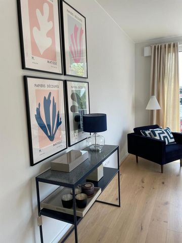 This friendly sunny apartment with 3 rooms in total, is located on the 1. floor of a small, new build apartment building (only 6 parties), is ready to move into. This is a first time occupancy, the house was only recently completed. In the two beauti...