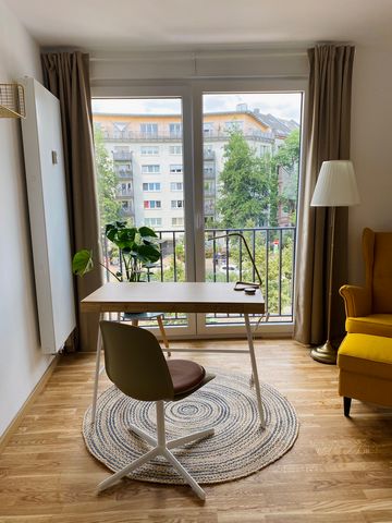 This is a 1 room apartment in the heart of Nordend-Ost. Directly located at Luisenplatz and only a stone's throw away from the popular Berger Straße as well as Merianplatz (U-Bahn) and Friedberger Platz. The apartment is fully refurbished and renovat...