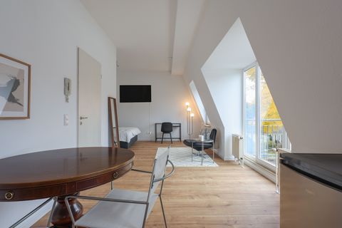 1 Room Apartment, 2nd Floor This newly renovated and modernly furnished apartment is in a remarkably tranquil location and boasts a loft-like charm. It's situated in Mahlow, near the Berlin Brandenburg Airport (BER). This space is perfect for those l...