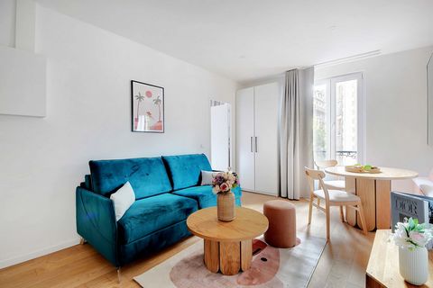 It is a 28m² apartment located on the 3rd floor without elevator, located only 7 minutes walk from Sacré-Coeur and Montmartre. It is composed of: - An open kitchen equipped and functional: fridge, cooking plates, coffee machine, toaster, kettle, wash...