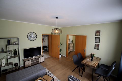 New, industrial-style flat in beautiful Cottbus. In addition to a high-quality and comfortable bed (1.60 m wide), the flat also has a smart TV incl. Netflix, Prime and fast internet. A modern and fully equipped kitchen with a bar invites you to cook....