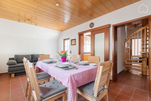 A beautiful cottage in the centre of Eppstein-Niederjosbach on two levels with two daylight bathrooms and a south-facing balcony overlooking the church. From the garage on the ground floor you can enter the house directly. On the 1st floor there is a...