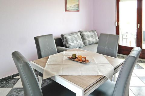 The small holiday complex with cozy apartments is a short walk from the bay. With two separate bedrooms, the holiday apartments are a great retreat for families and nature lovers. If you don't feel like prepare your own breakfast, you can enjoy this ...
