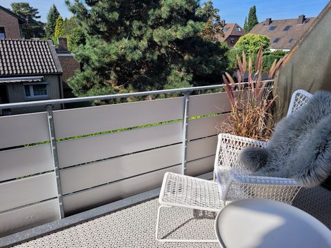 Our apartment is located in Moers, in the quiet district Utfort, on the left bank of the Lower Rhine.The apartment has a modern, stylish furniture. After only a few steps you are in the middle of nature. A small creek is within walking distance. Ther...