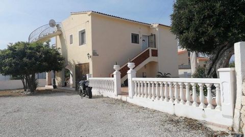 A two up two down villa with views of the sea and Penon De Ifach Located in a very quiet and tranquil culdesac is this lovely property With an approx south facing orientation this property is very bright and has a lot of natural light The property is...