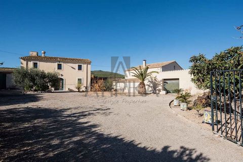 Estate for sale, covering 100,000m2, featuring two farmhouses full of character and authenticity. Located in an idyllic rural setting, this property is perfect for those seeking a quiet retreat away from the hustle and bustle of the city. The estate ...
