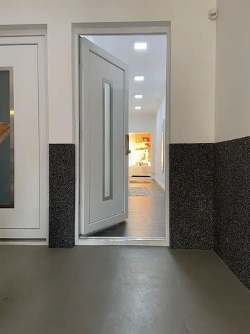 Willkommen in einer sorgfältig gestalteten 2-Zimmer-Wohnung, die luxuriöses Wohnen in Braunschweig bietet. Diese anspruchsvolle Residenz verfügt über 125 qm erstklassige Ausstattung und eine geräumige Terrasse. Darüber hinaus gibt es eine offene Küch...