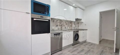 T2 in the Center of Barreiro - Live the Comfort of Urban Life! Description: We present this cozy 2 bedroom apartment located in the heart of Barreiro. Ideal for those looking for the convenience of urban life without sacrificing comfort. Fully refurb...