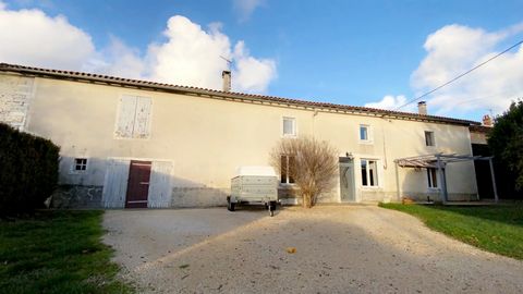 Come and discover this spacious house located in a small hamlet in South Vienne, on the axis of Ruffec and Poitiers. Ground floor: living room with kitchen, sitting room, dining room, toilet. First floor: large landing leading to three bedrooms, bath...