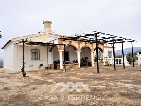 Within the municipality of Canillas de Aceituno and only 5 minutes drive from all amenities, we present this spacious finca for sale. It offers several parking spaces, barbecue area and a splendid access. The plot is 6013 m2 and the house has a built...