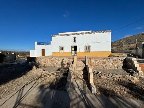 A large detached, traditional cortijo located in the countryside of Arboleas in the quaint area of Limaria.  The local surrounding are beautiful rolling hillsides, a local bar, restaurants a mini market and the main towns of Arboleas and Albox are wi...