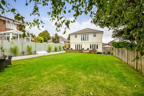 PROPERTY SUMMARY Coastal View is aptly named as it sits in an elevated hilltop location with far reaching views towards the City of Portsmouth, the Isle of Wight, Langstone Harbour and Hayling Island. Set back from the road with car parking to the fr...