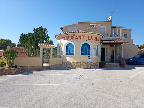 Villa / Restaurant for sale in Moraira, with swimming pool, on a flat corner plot of 1,334 m2. Very good location, you can buy to have your own restaurant or to be used as a villa, doing some renovations. Not on the main road to the coast. A few mete...
