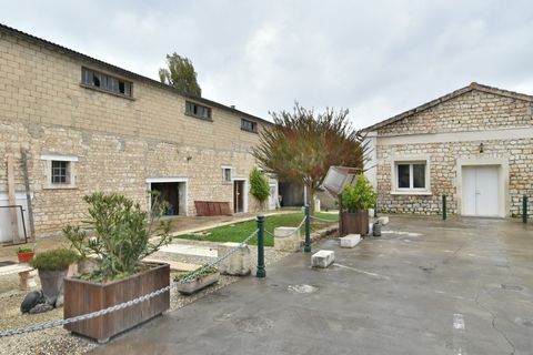 Dpt Charente (16), à vendre PROCHE ANGOULEME OUEST Box, appart, bureaux à rénover de 2500 m2