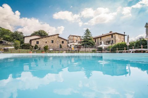 The structure dates back to the end of the 19th century and was then renovated according to the typical local traditions, keeping the original features intact. The main farmhouse (formerly a tobacco drying room) has a total area of ​​650 sqm and is a...