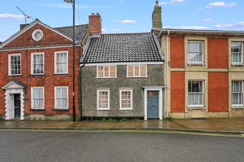 This is thought to be one of the oldest surviving homes in Beccles, sitting in the heart of town in a very well-known and desirable location, within a conservation area of historical importance. Having been in the same family for around 70 years, it’...