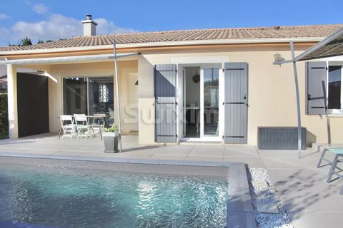 Ref 67561FC: In Drôme Provençale, in a charming village near Grignan, single storey house in perfect condition, RT2012 Very bright, it consists of a living room opening onto a fitted kitchen with a pantry. For the sleeping area, there are 3 bedrooms ...