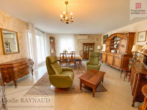 Exclusivity! T5 apartment of 107m² with double garage in Beynost (01700). Ideally located close to amenities, schools and public transport that connect Lyon to Ambérieu en Bugey or Lyon to Bourg-en-Bresse Nestled on the 3rd and last floor (with eleva...