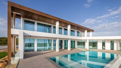 Exceptional contemporary 6 bedroom villa, with large basement for leisure facilities, features luxury finishes and top equipment to provide you with all the necessary comfort. In harmony with the natural landscape of the Eastern Algarve, this villa a...