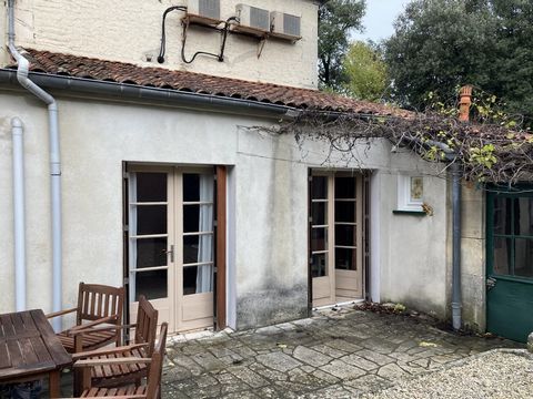 EXCLUSIVE TO BEAUX VILLAGES! This stone house is next to Park Francois Premier in the centre of Cognac and is within easy walking distance of all the shops, bars and restaurants in the town centre. In a quiet location, the house is on a corner plot. ...