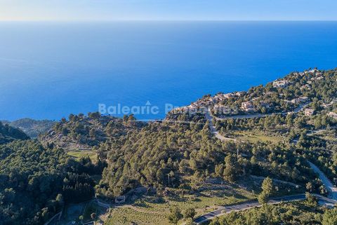 75,000 m2 of land with dramatic mountain and sea views in Valldemossa A fantastic plot with planning permission and outstanding sea views , just outside the village of Valldemossa; with potential to develop a vineyard and olive groves. This extensive...