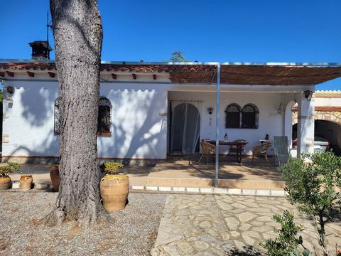 Beautiful detached villa, located on a corner plot and renovated in 2019, including the electrical installation. The house is distributed on one floor, with a constructed area of 140 m2 and a usable area of 117 m2. It has three bedrooms, living room,...