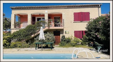 Située dans la pittoresque commune de Caromb, proche de Carpentras et du majestueux Mont Ventoux, cette maison allie sérénité et praticité. Ce village offre un cadre de vie paisible au cur des paysages provençaux, entre vignobles et collines verdoyan...
