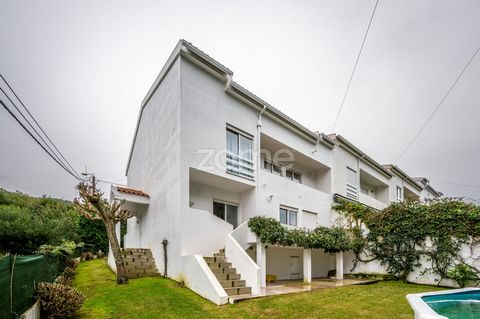 Identificação do imóvel: ZMPT563551 3+1 bedroom villa, located just 2km from Moledo beach, located in an excellent residential development. Spread over 3 floors, and with larger than average areas, the property is located on a corner plot with 3 fron...