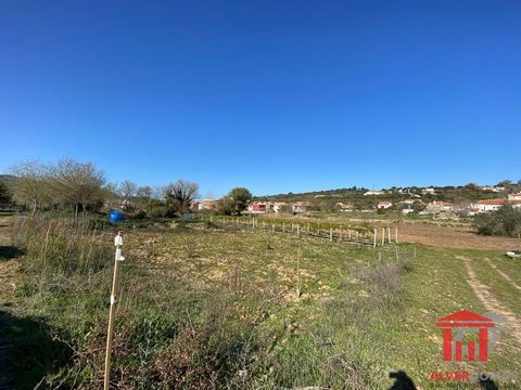 Land for agricultural cultivation. Possibility of building support for agriculture with an area of 116.40 m2 (2% x 5,820 m2) of the total area Easy access With two separate entrances, one next to the arena. Located near Bombeiros de Bucelas With 23 y...