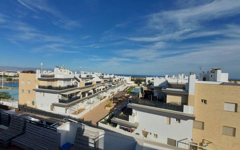 Penthouse for sale in Gran Alacant, Costa Blanca The property has 3 bedrooms with fitted wardrobes, two bathrooms (1 en suite), separate kitchen with high and low furniture, living room with huge windows leading to large terrace with unobstructed vie...